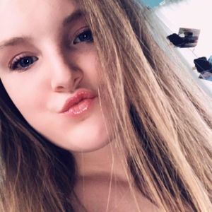 Meet your Posher, Caitlin